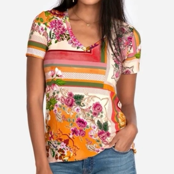 Johnny Was Tops - Johnny Was Floral Multicolor Patterned V-Neck Women's Short Sleeve Top